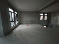 万达广场旁双拼别墅 送大院子送车位 房东诚心出售 随时看房