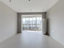 跃层、四房两卫,上下3露台、诚意出售!