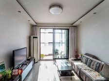 精装修,主卧朝南,小区中心位置,采光充足