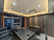 新地中心丨3间办公室丨带家具一线江景丨楼下地铁口丨