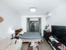 一楼带露天天井,二十个精装修,价格有惊喜无水费,近地铁一号线