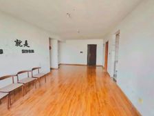 新上大三室,海尔云世界,可看北湖,楼前无遮挡,有车位,满五年