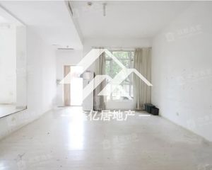 边户别墅 双车位 大宁山庄联排别墅地上三层 位置好 随时看