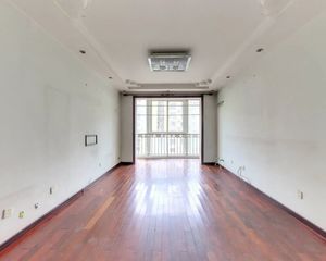 电梯三居 户型方正 近地铁 看房随时