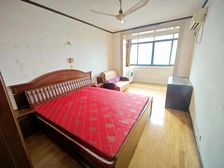 地铁1号线通河新村站旁,双南2房1厅,采光好,价格实惠!