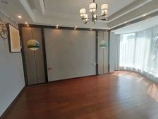 红谷滩蕞好的地段 次新小区稀缺大平层 百万豪装全送 地铁口