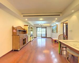 南北通透三居室,中间楼层,满五v1,视野采光好,近地铁和医院