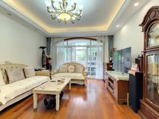 莘庄主流地段,三开间朝南,40平大,龙之梦旁。