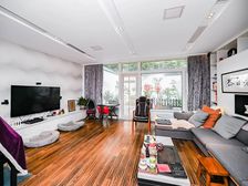 业主诚意出售,近地铁,精装修拎包入住,小区中间位置