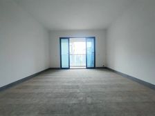 (远离轻轨的楼栋)不受轻轨的影响,住家安静