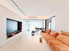 花园洋房!一梯一户!全新精装四房三大件!价可刀!中间位置!