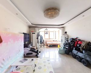 新上雅宝公寓 5室3厅 225.11平7层板楼带电梯金宝街