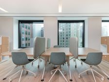 近地铁口东方万国 1人专属办公卡位 雷格斯联合办公 品牌家具