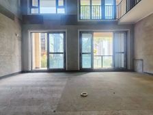 下叠端户 带70平花园 看房方便 出行便利