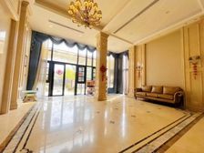 名城花园联排别墅出售,屋内电梯已经 好了,看房有钥匙!