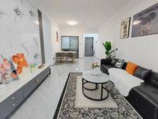 康城四季 近轻轨三房 配套好 户型方正 花园大社区 看房方便