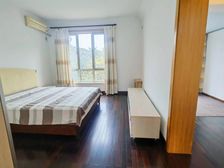 绿地21城D区别墅 使用面积280平 临地铁出行方便 送花园