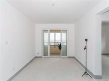 清水毛坯丨电梯中层丨 采光充足丨动迁稅少丨业主置换丨诚心出售