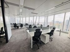 高层电梯口1000方精装修 10个间隔 50个工位 送家具