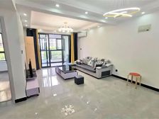 地铁口品质好房 小区中心位置 急售