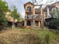 公园1903旁万和花园端头别墅带300平花园 户型好随时看房