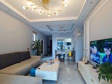 下楼就是轻轨站的精装修四房,还不来捡耙活,业主急售!