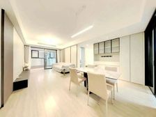 房东诚心出售 精装修家具全送 带车位 包税 随时看房