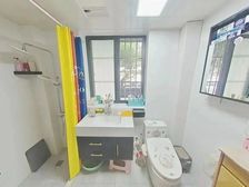 3室1厅 保德小区 简单装修 满五 诚心出售 价格可议