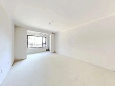 特变中央湖 三楼小三室 一梯两户