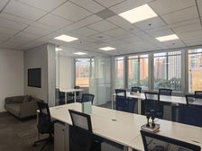 陆家嘴三件套金茂大厦 精装1隔断15工位 拎包入住业态不限