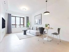 (业主资金周转)全屋精装全送,拎包入住。出行方便看房随时