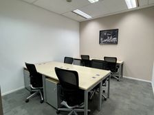 近地铁来福士广场 1人专属办公卡位 雷格斯联合办公 品牌家具