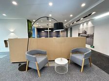 珠江城大厦 4人办公室 水电网物业茶水清洁家具