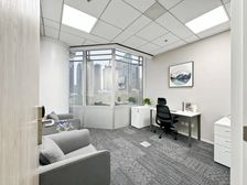 陆家嘴金茂大厦Signature直租!外侧3人水电网物业全包