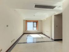 柏林郡 3室2厅 106.83平中间楼层 看房方便 诚心出售