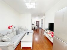 刚需两居 医疗配套成熟 得房率高 高楼层视野好 近地铁