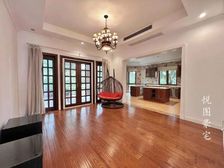 典藏庄园 座南朝北,南邻河 厅挑高 少税,外籍业主出国诚售