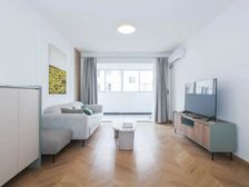 曹二附属电梯中间层...南北两房厅朝南...精装修..采光好