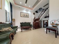 新港名城花园 5室2厅 272.84平联排边户 旁边超大花园