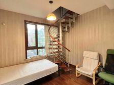 大虹桥美国學效旁,国际社区联排别墅,屋况很好,诚心出售。