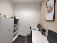 雷格斯直租无费!南京西路恒隆广场 1人独立办公价好谈 可短租