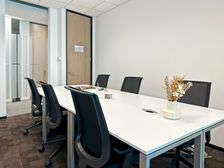 近地铁口恒隆广场 1人专属办公卡位 雷格斯联合办公 品牌家具