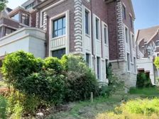 罗曼风情 类独栋别墅,大花园400多平,位置很好靠河边,毛坯