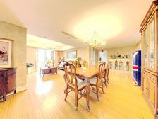 新地国际公寓 3室1厅 173平 大平层 书包在 校区近