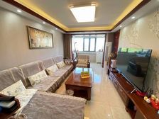 地铁口三房 精装修自住,送电瓶车车库 看房方便