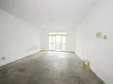 四期少有两卫户型,南北通透,可改三房,纯毛坯房