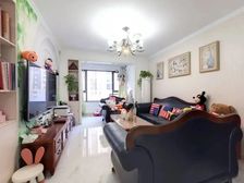 满两年,房子位置好,交通便利、配套齐全、采光充足。