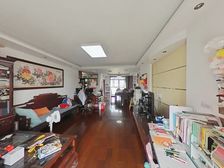 楼层好视野宽阔,采光充足,配套设施齐全,交通便利。