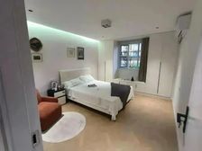 日晖二村南朝向1居1卫带有花园