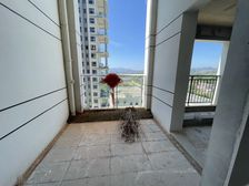 单价4900 带6米挑高阳台 电梯中层 采光视野好 房东急售